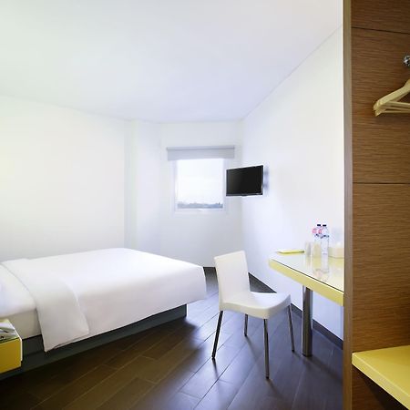 Amaris Hotel Madiun Exterior photo