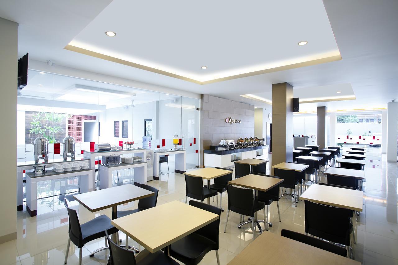 Amaris Hotel Madiun Exterior photo