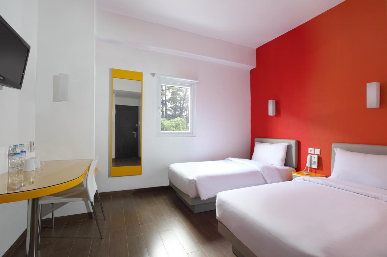 Amaris Hotel Madiun Exterior photo