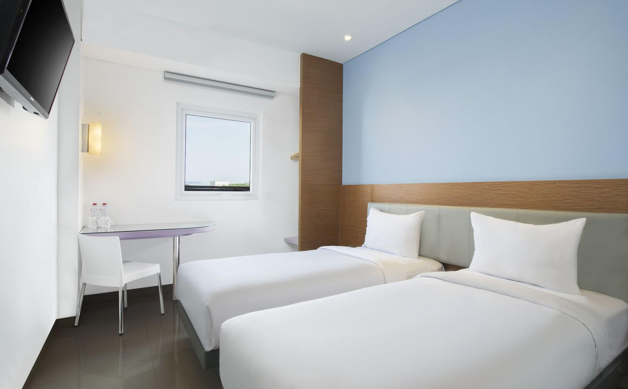 Amaris Hotel Madiun Exterior photo