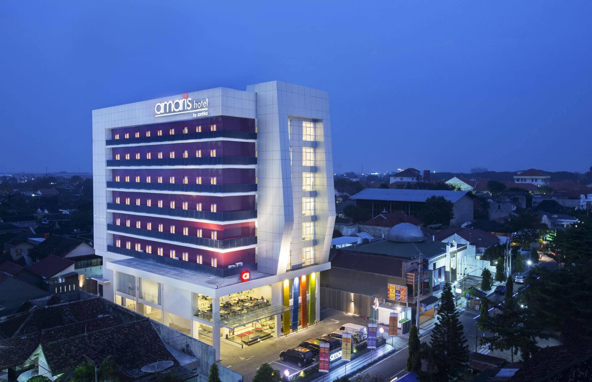 Amaris Hotel Madiun Exterior photo